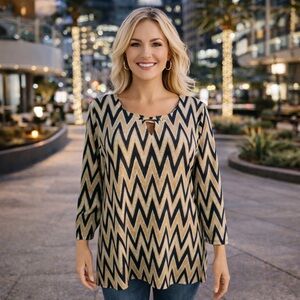 Tecara Chevron Tunic Top Beige Black Zig Zag Keyhole Neck Long Sleeve Women’s
